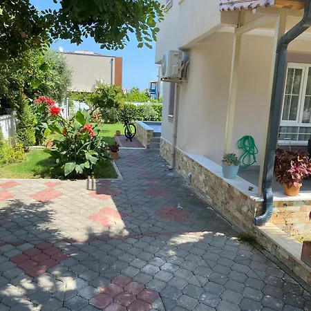 Orange&lemon Camyuva Villa *